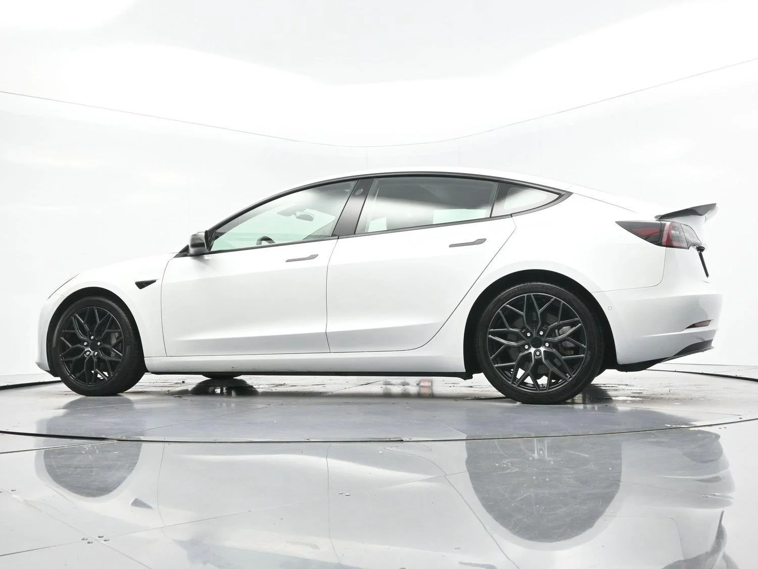 Used 2021 Pearl White Multi-coat Tesla Standard Range Plus image 40