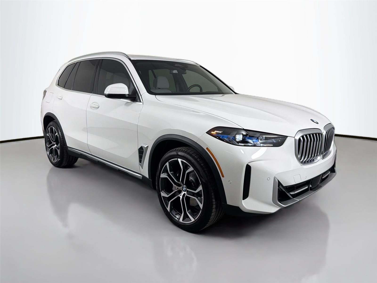 New 2026 Alpine White BMW xDrive40i image 3