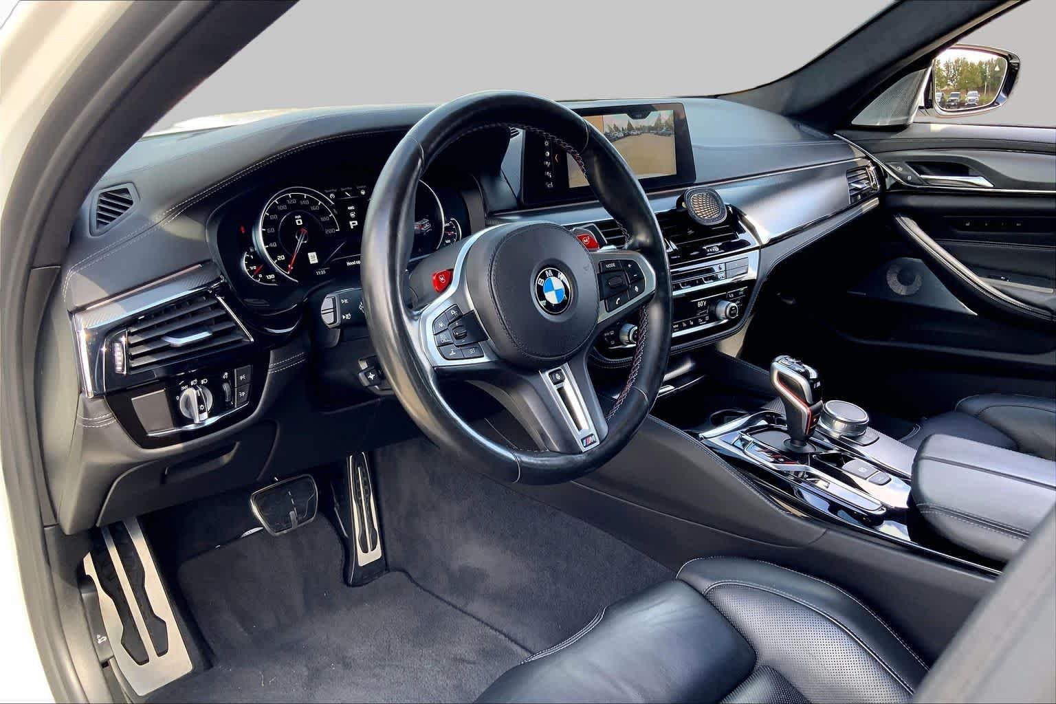 Used 2018 Alpine White BMW  image 14