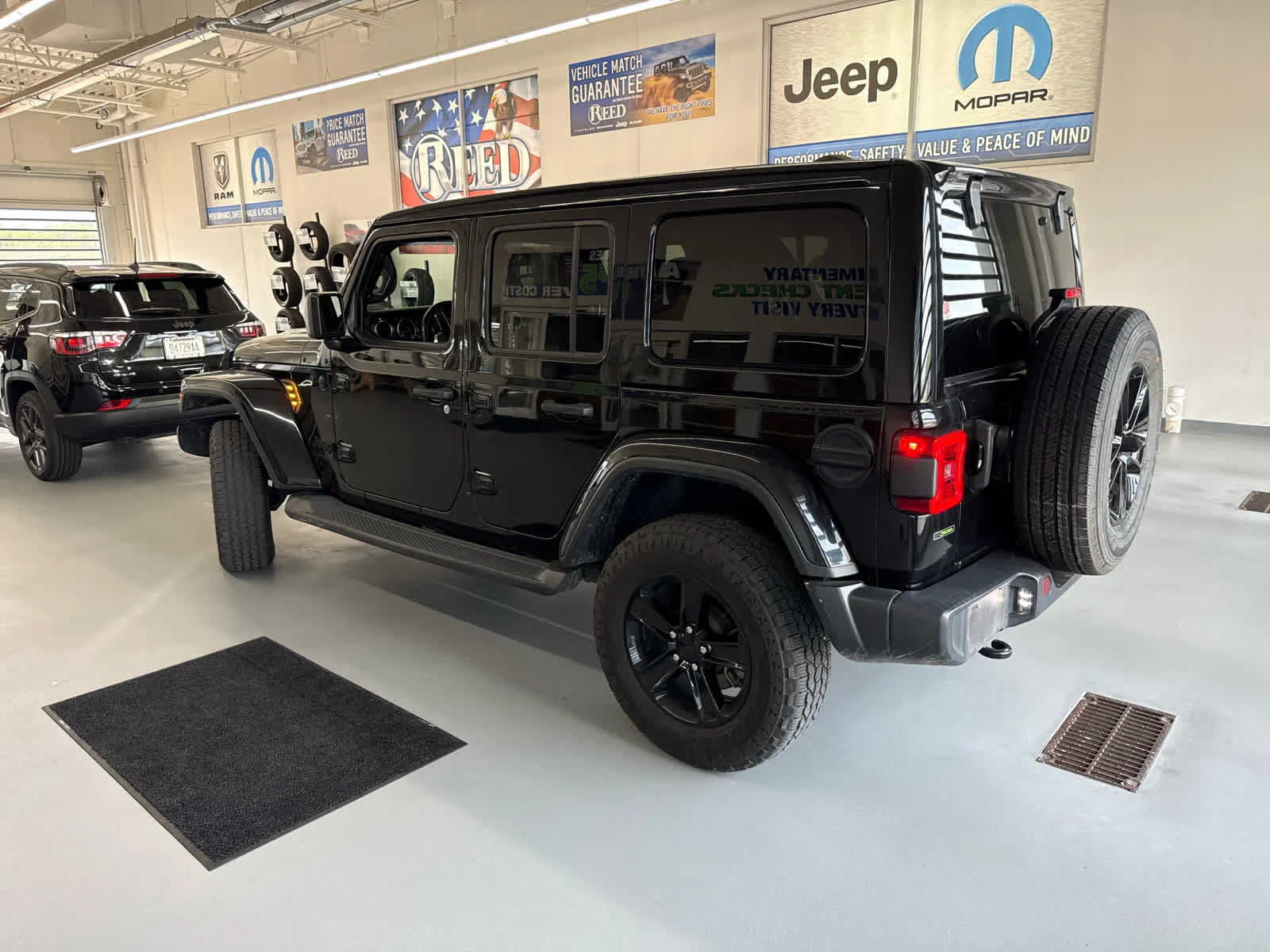 Used 2020 Black Clearcoat Jeep Sahara Altitude image 7