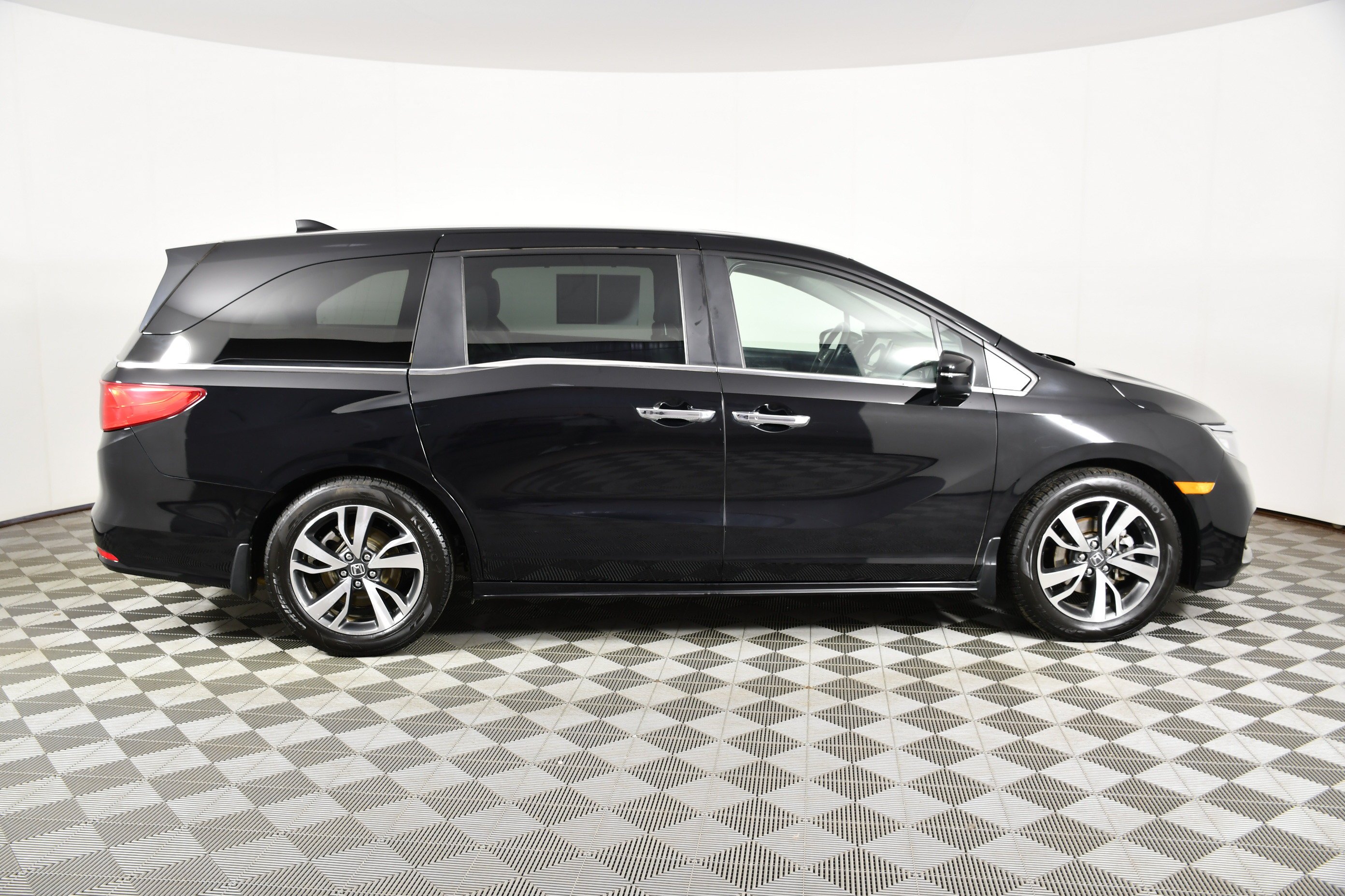Used 2022 Black Honda Touring image 5