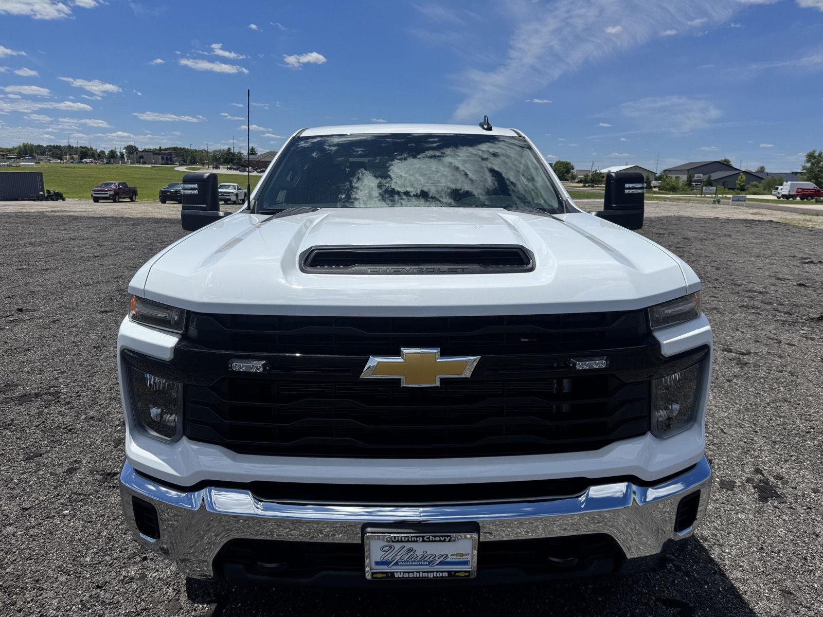 New 2026 Summit White Chevrolet WT image 8