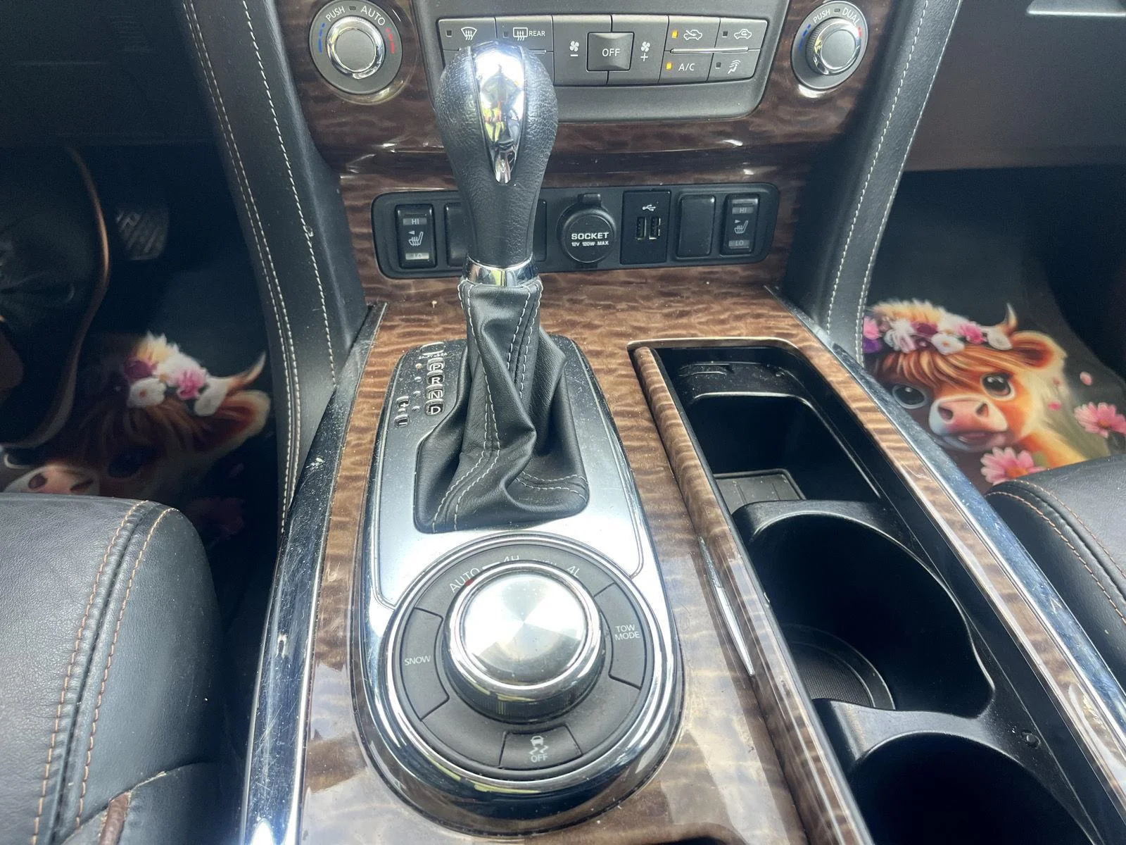 Used 2019 Super Black Nissan SL image 24