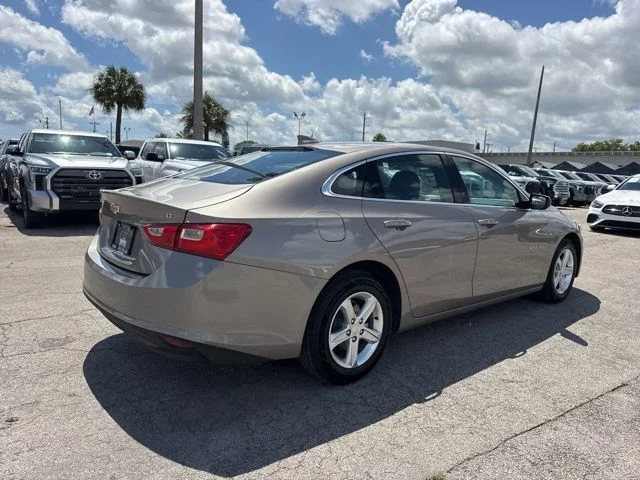 Used 2023 Gray Chevrolet LT image 8