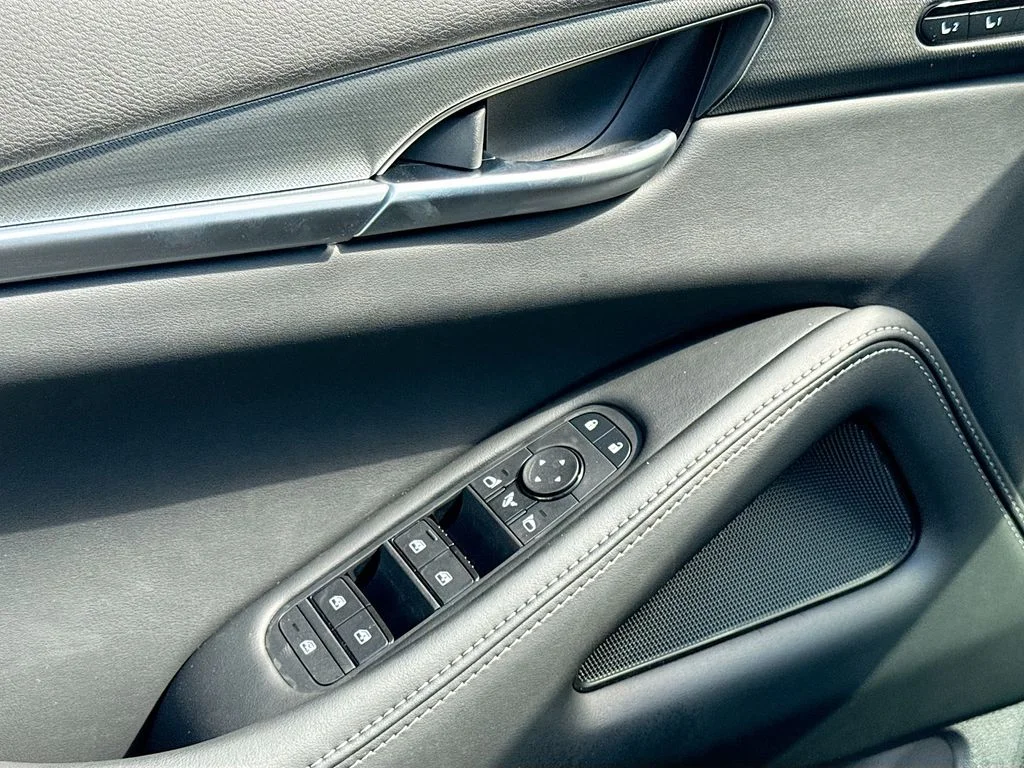New 2027 BLACK OBSIDIAN INFINITI Pure FWD image 18