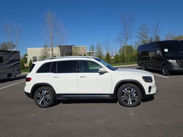 New 2026 Polar White Mercedes-Benz GLB250 image 2