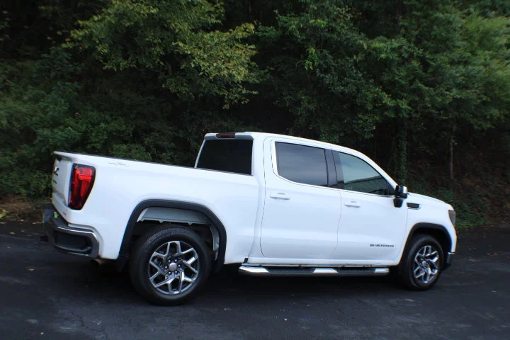 Certified Used 2023 SUMMIT WHITE GMC SLE image 2
