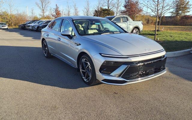New 2026 Silver Hyundai SEL Sport image 4