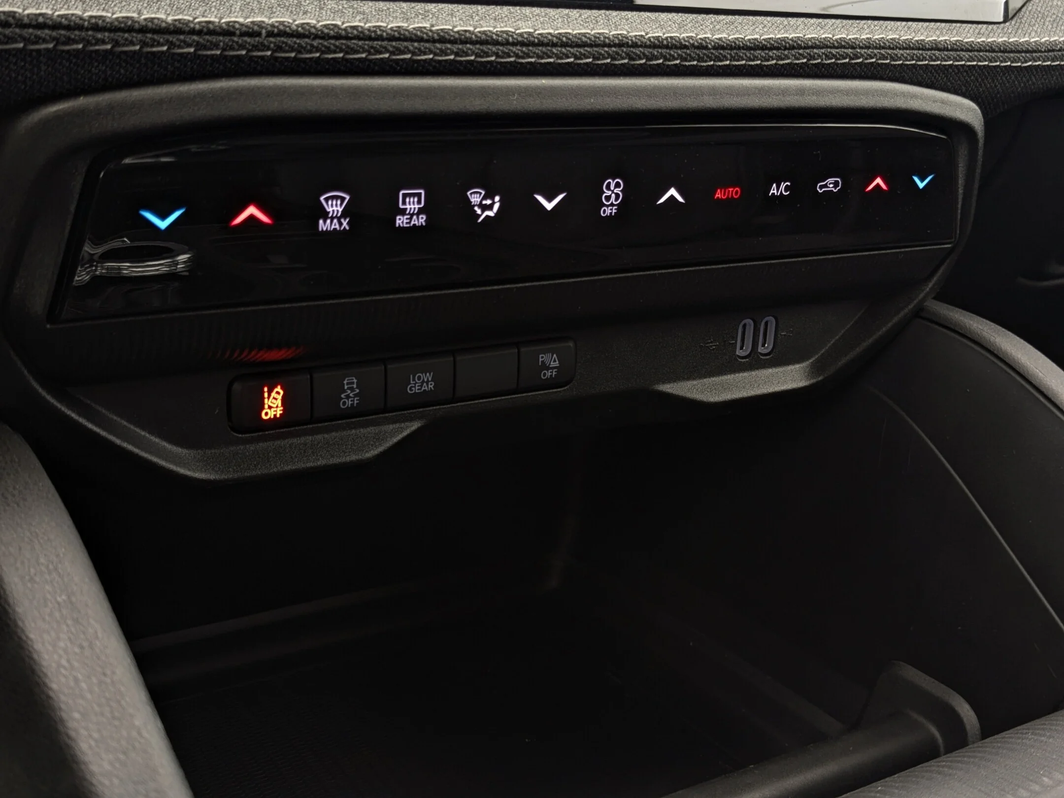 New 2026 41 Jeep Laredo - - Hybrid - Mopar Interior Protection Pkg - Adaptive Cruise - 12.3 Display & More! image 21