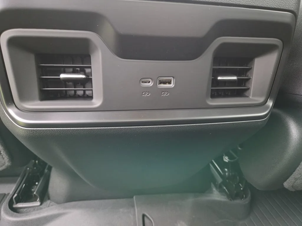 New 2026 Summit White Chevrolet RST image 31