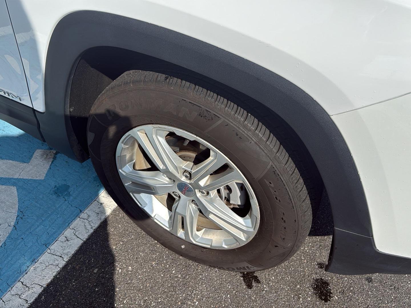 Used 2024 Summit White GMC SLE image 14