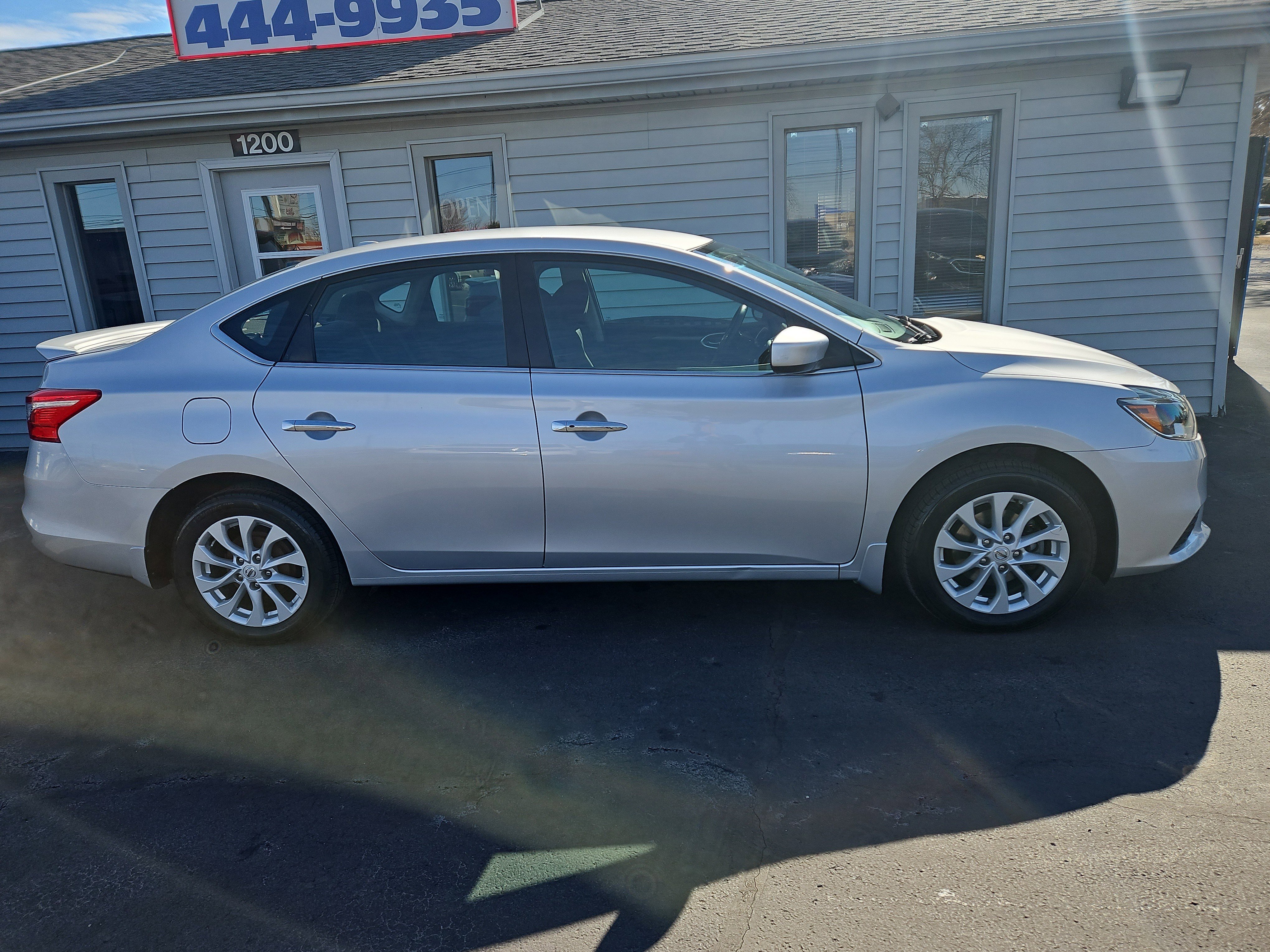 Used 2019 Nissan Sentra SV with VIN 3N1AB7AP3KY407809 for sale in Washington, IL