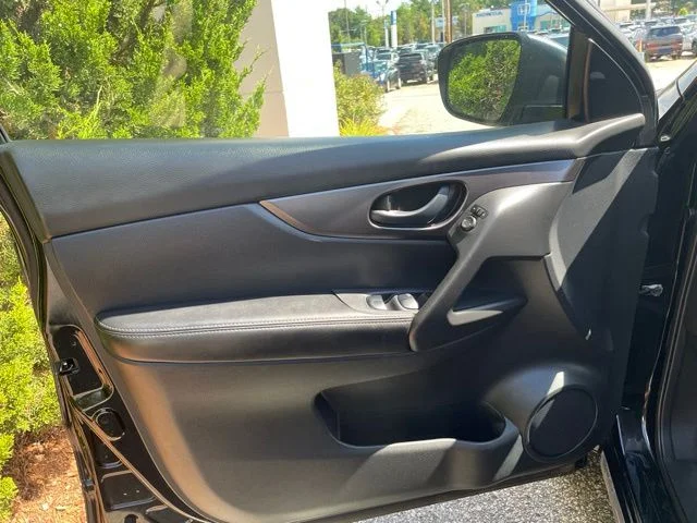Used 2020 Black Nissan S image 9