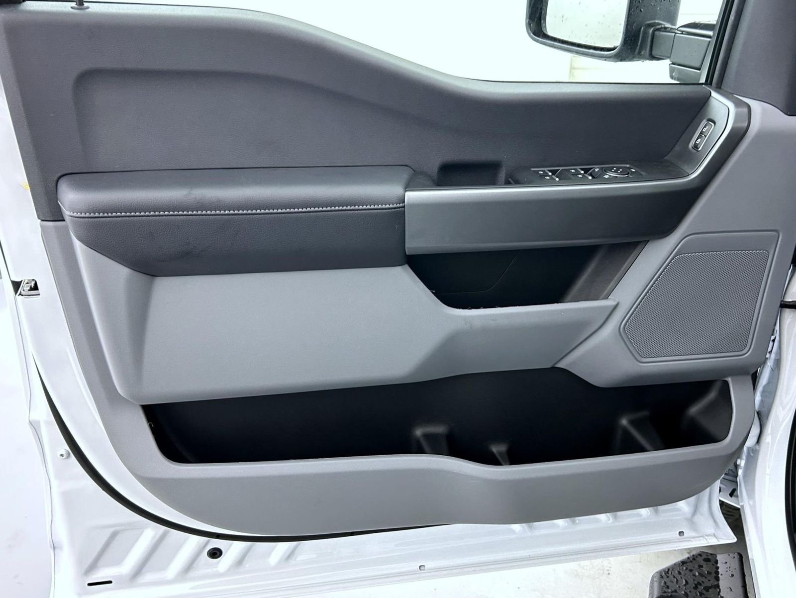 New 2026 Oxford White Ford XLT image 9