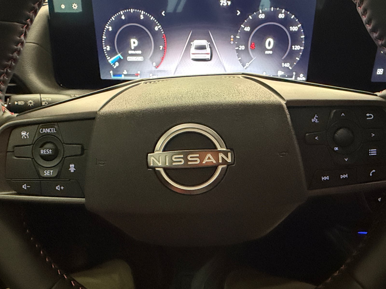New 2026 Aspen White Tricoat/Super Black Nissan SR image 17