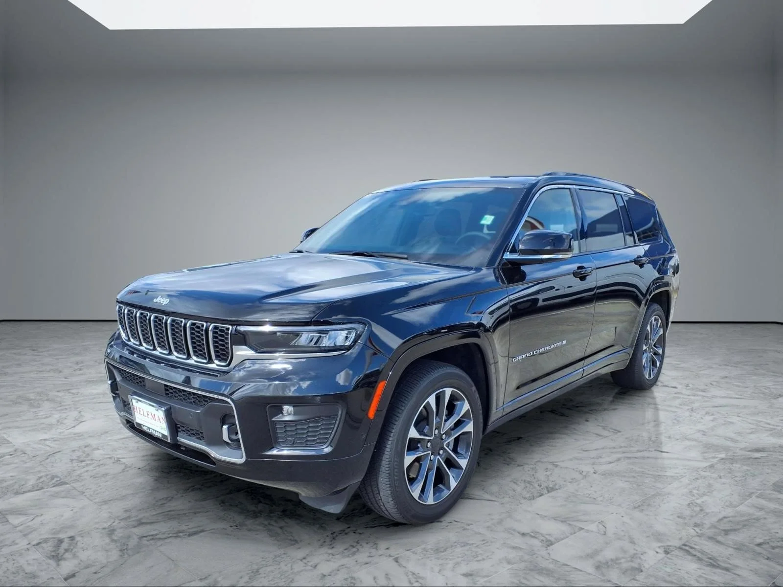 Used 2025 Diamond Black Crystal Pearlcoat Jeep Overland image 3