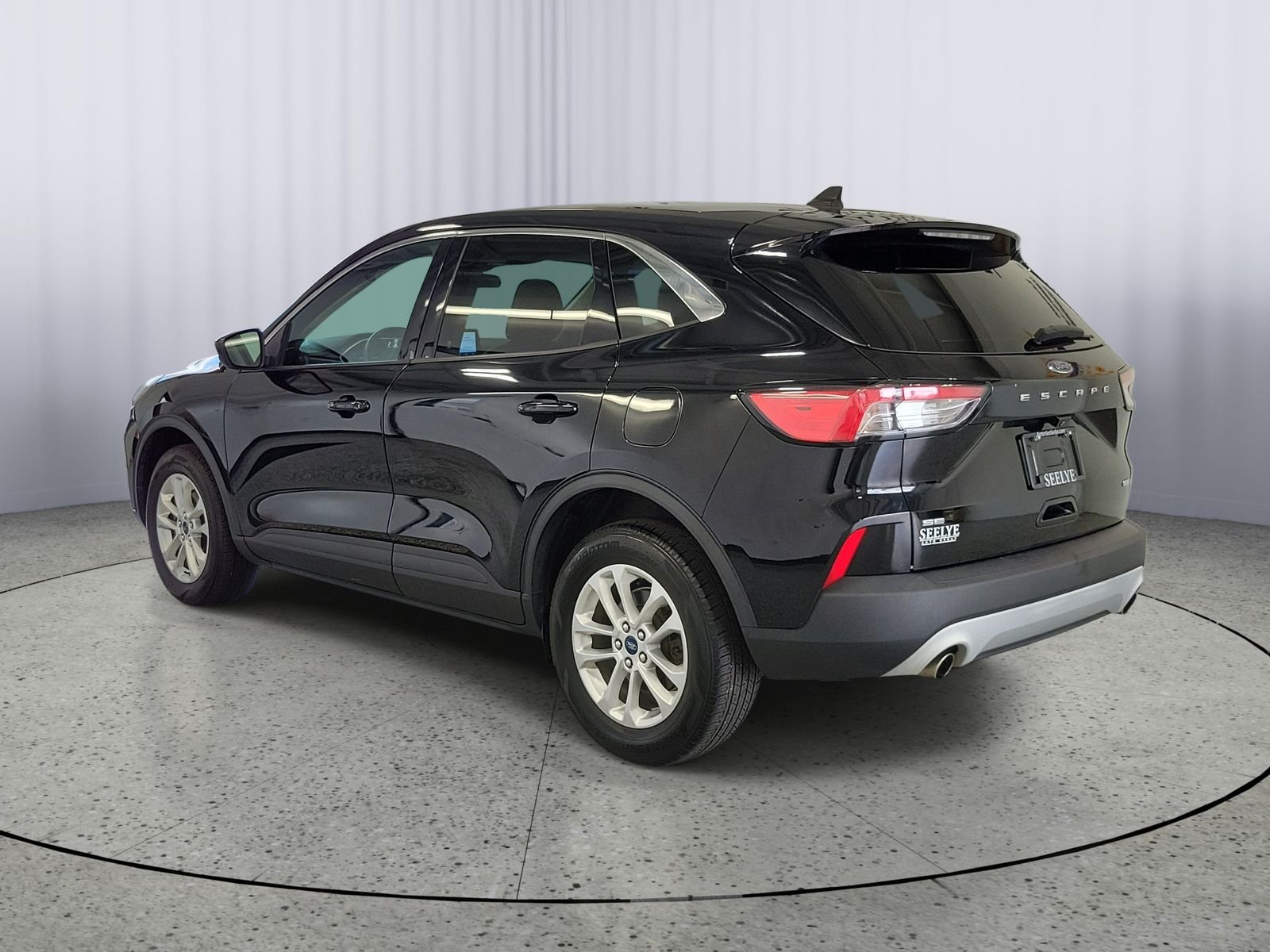Used 2020  Ford SE image 3