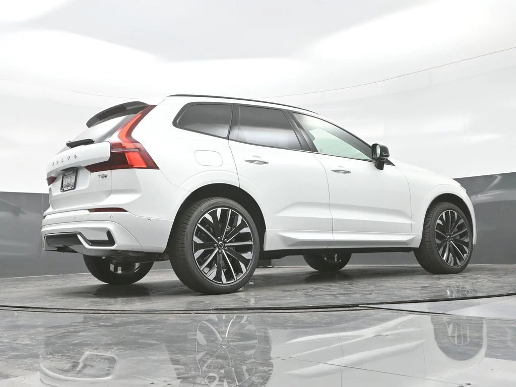 New 2026 Crystal White Volvo T8 Ultra image 25