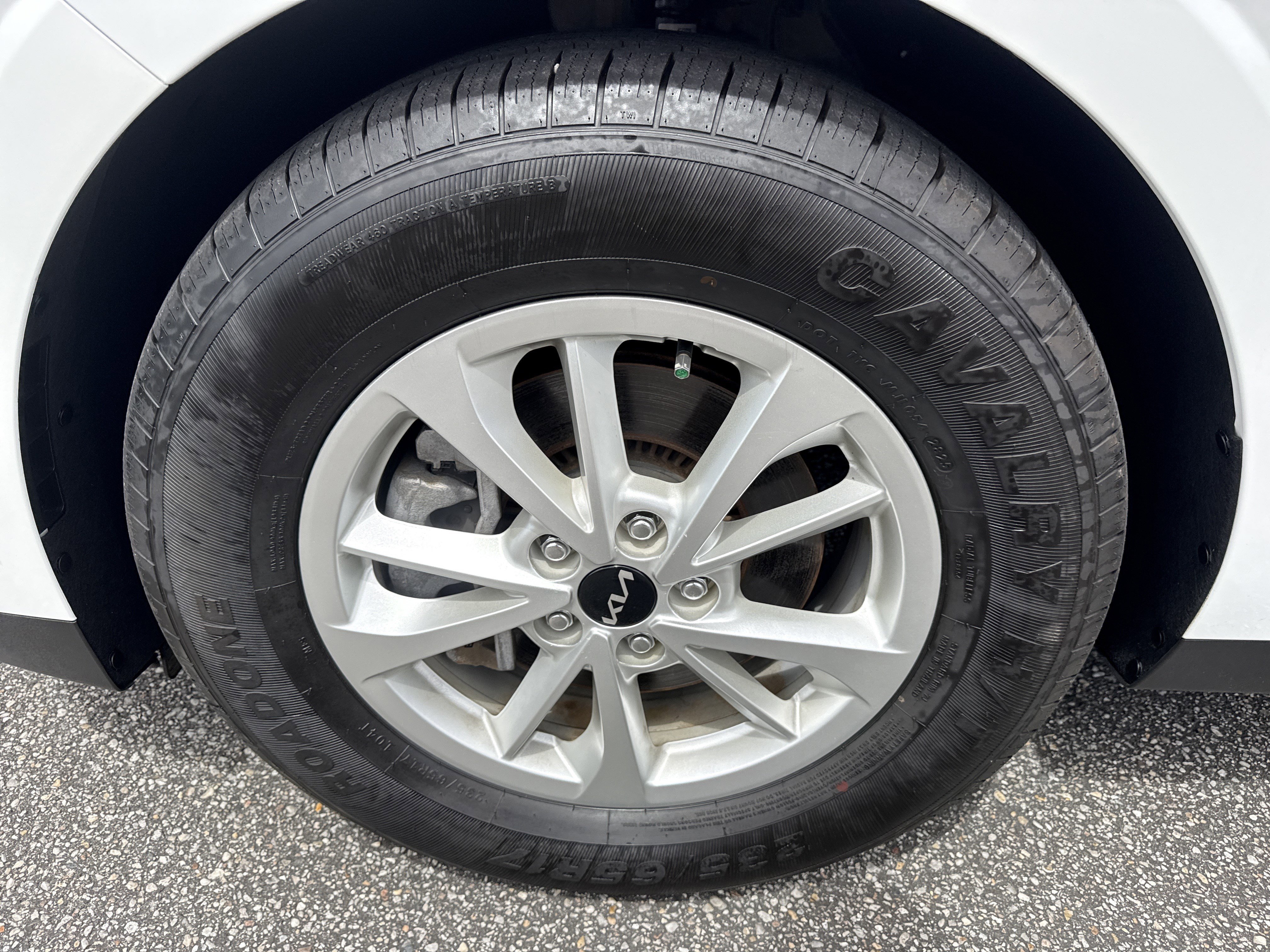 Used 2024 Snow White Pearl Kia LX image 10