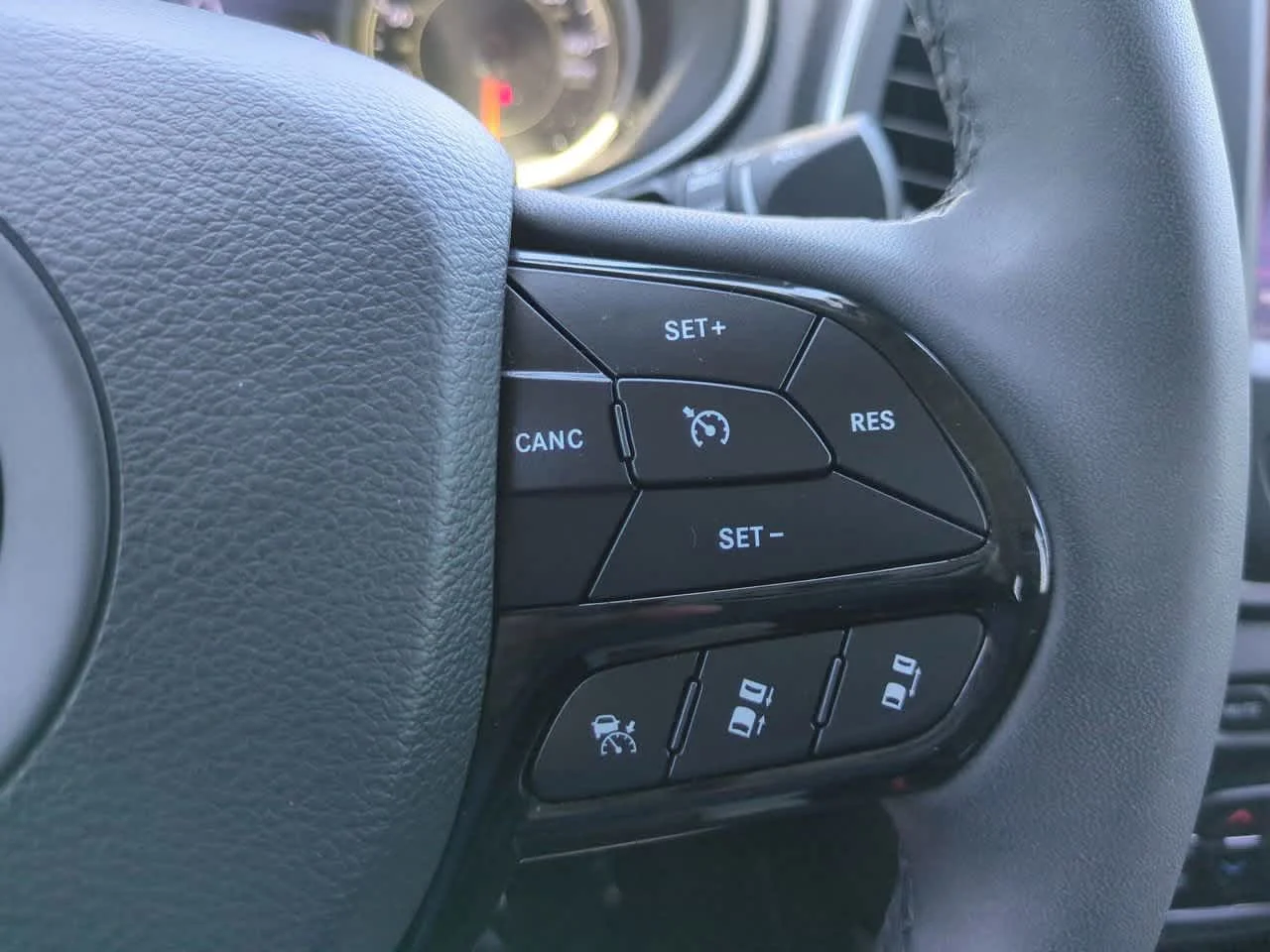 2023 Jeep Cherokee Altitude Lux - Photo 25