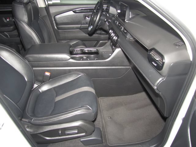 Certified Used 2024 Platinum White Pearl Honda EX-L 7 Passenger image 57