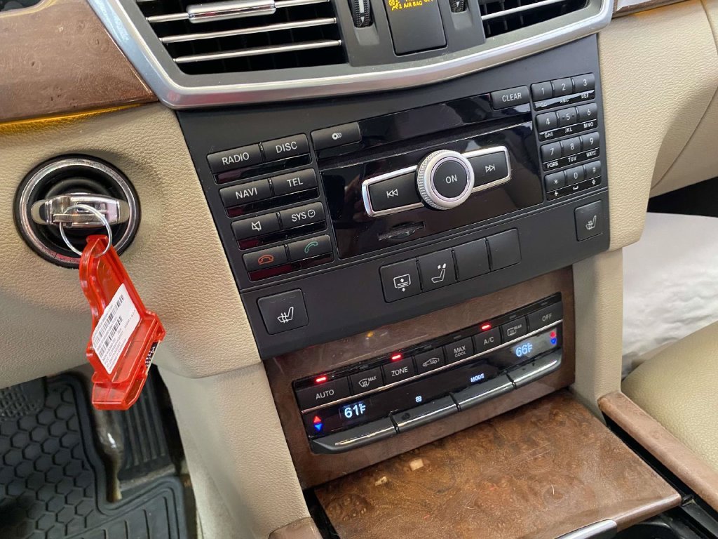 Used 2012  Mercedes-Benz E 350 image 23