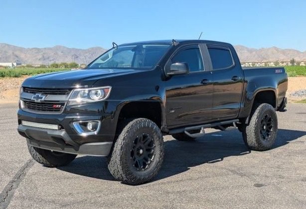 Used 2019 Black Chevrolet Z71 image 32