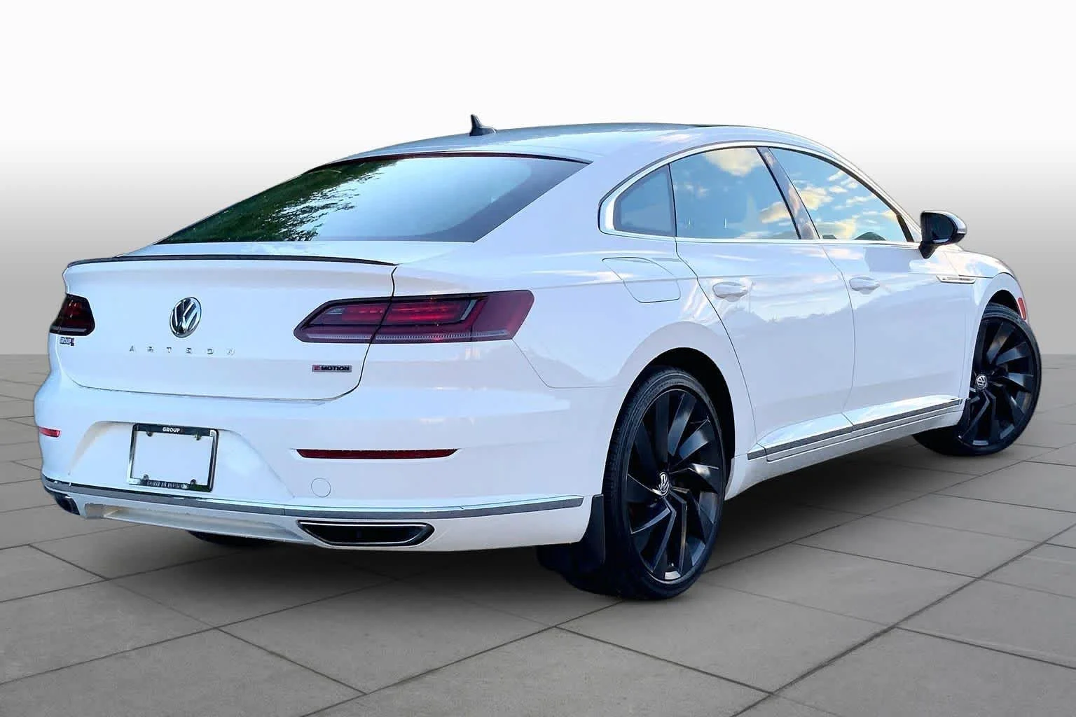 Used 2019 Pure White Volkswagen SEL R-Line image 13
