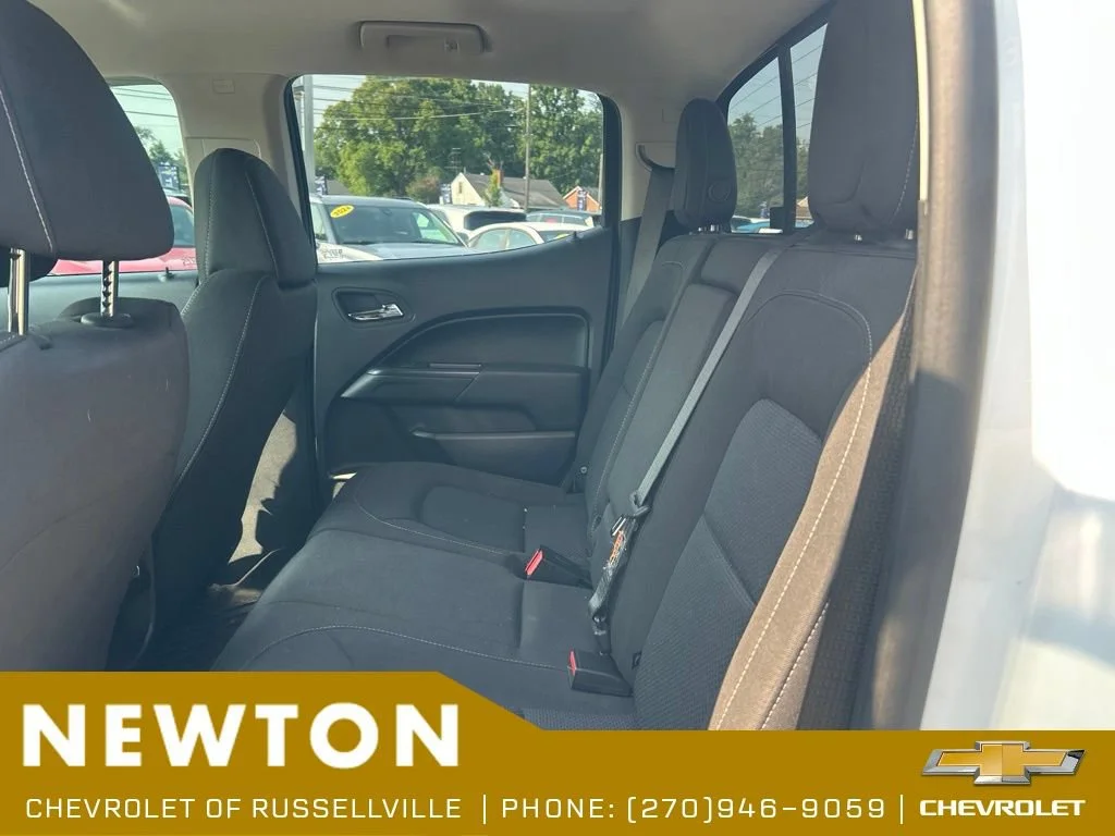 Used 2019 SUMMIT WHITE Chevrolet 4WD LT image 11