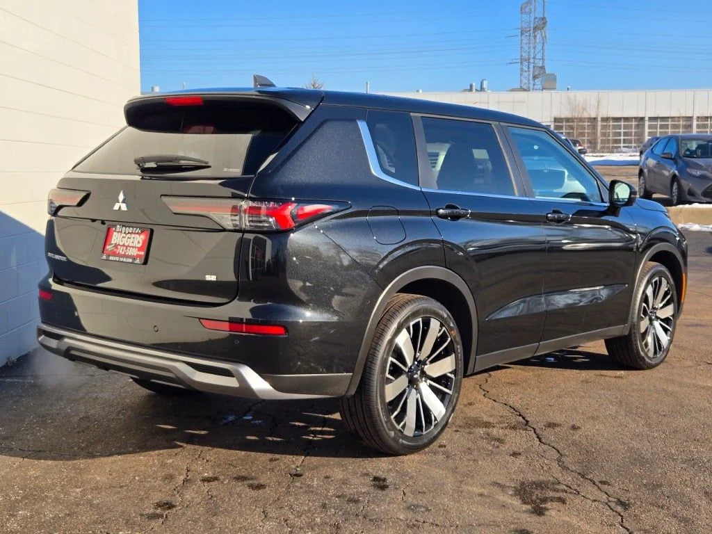 2026 Mitsubishi Outlander SE - Photo 11