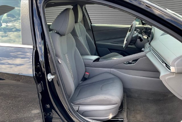 2025 Hyundai Elantra SEL - Photo 31
