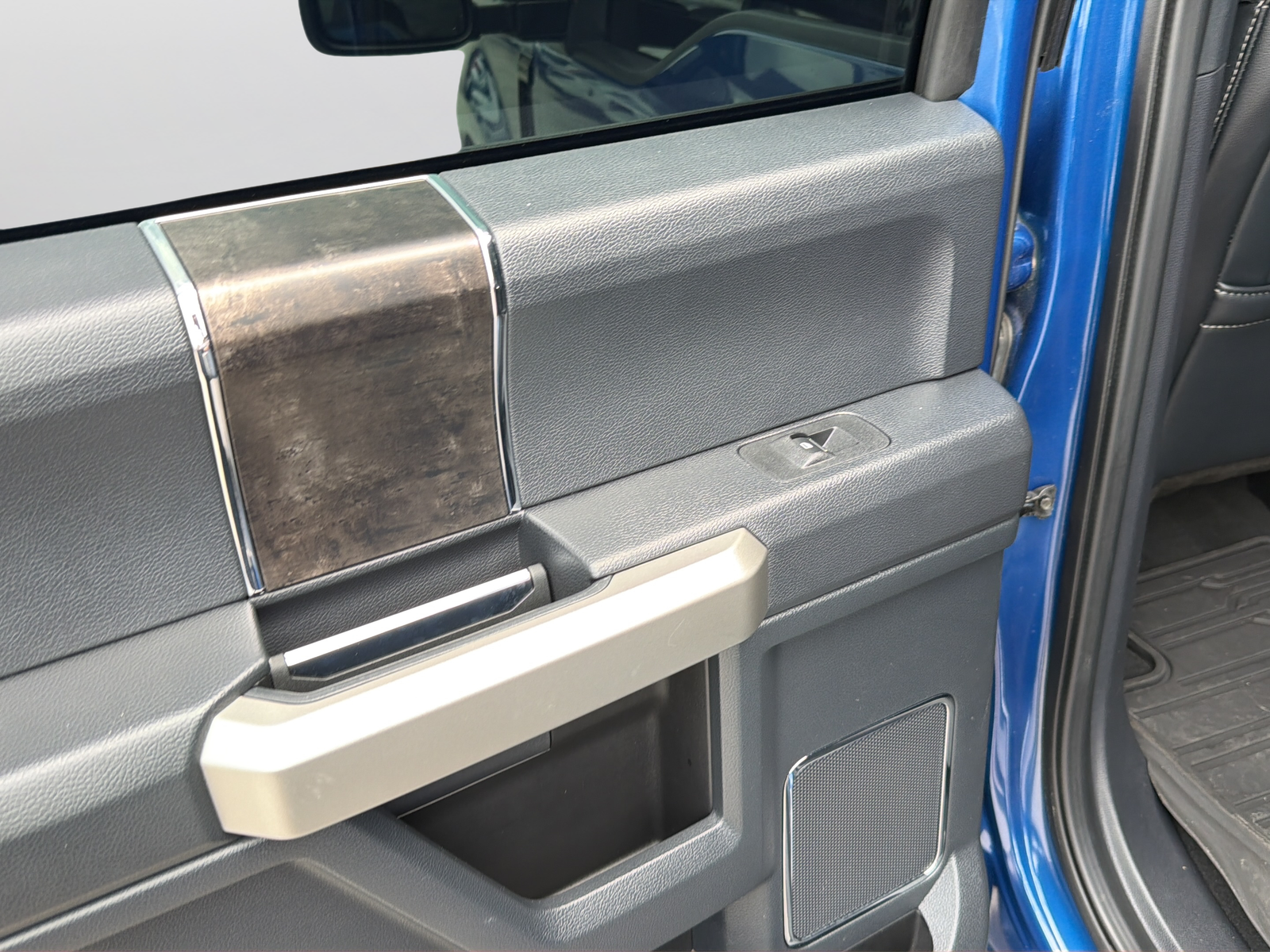Used 2022 Blue Ford Lariat image 35