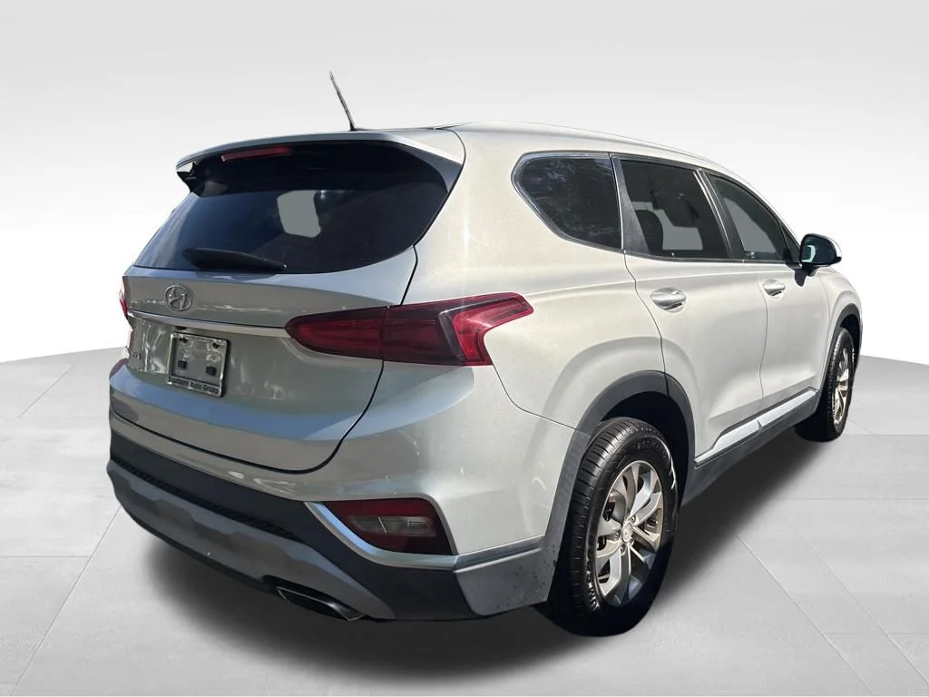 Used 2020 Silver Hyundai SE image 9