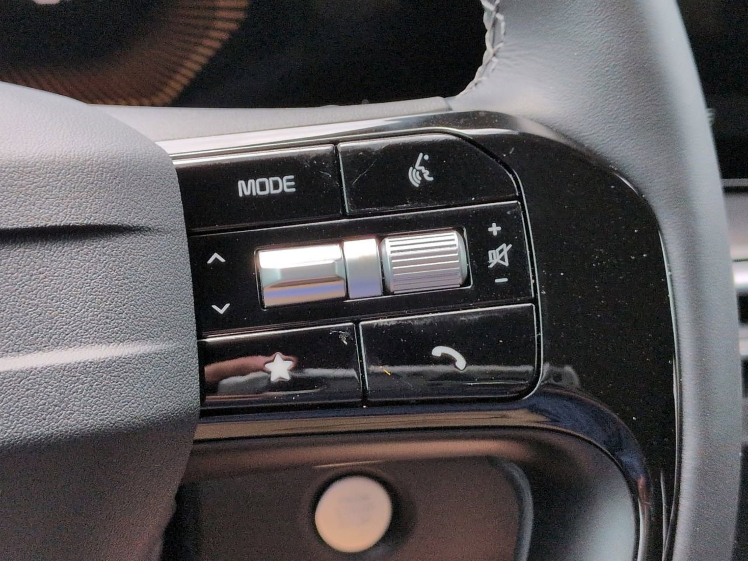 New 2026 Glacial White Pearl Kia LX image 23