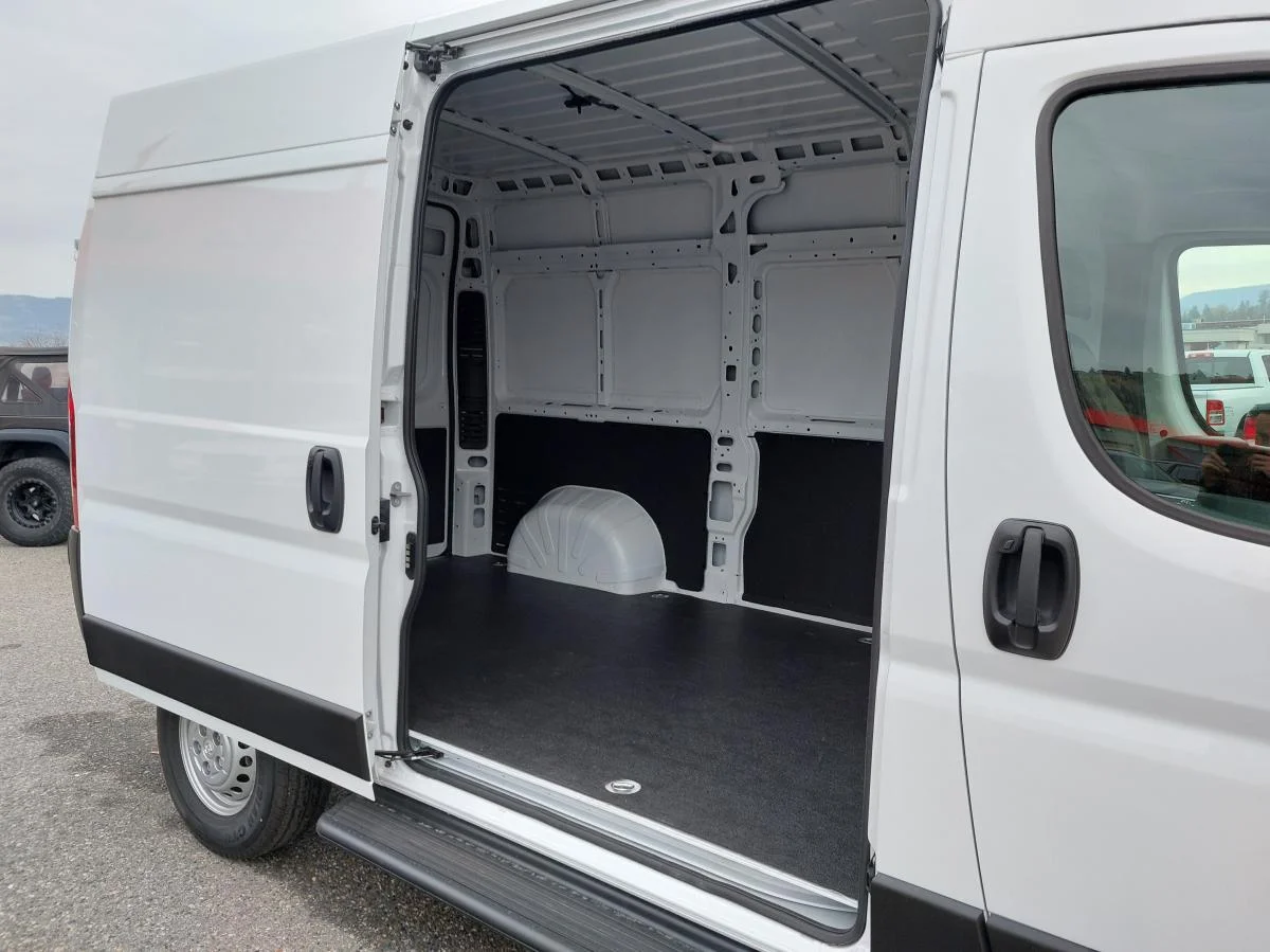 New 2025 White RAM Tradesman 3500 High Roof 136" WB w/Pass Seat image 5