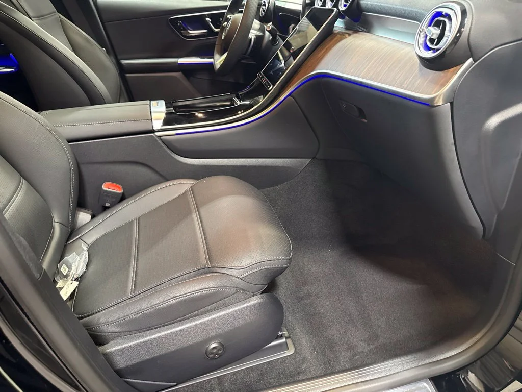 New 2027 Black Mercedes-Benz GLC 300 image 21