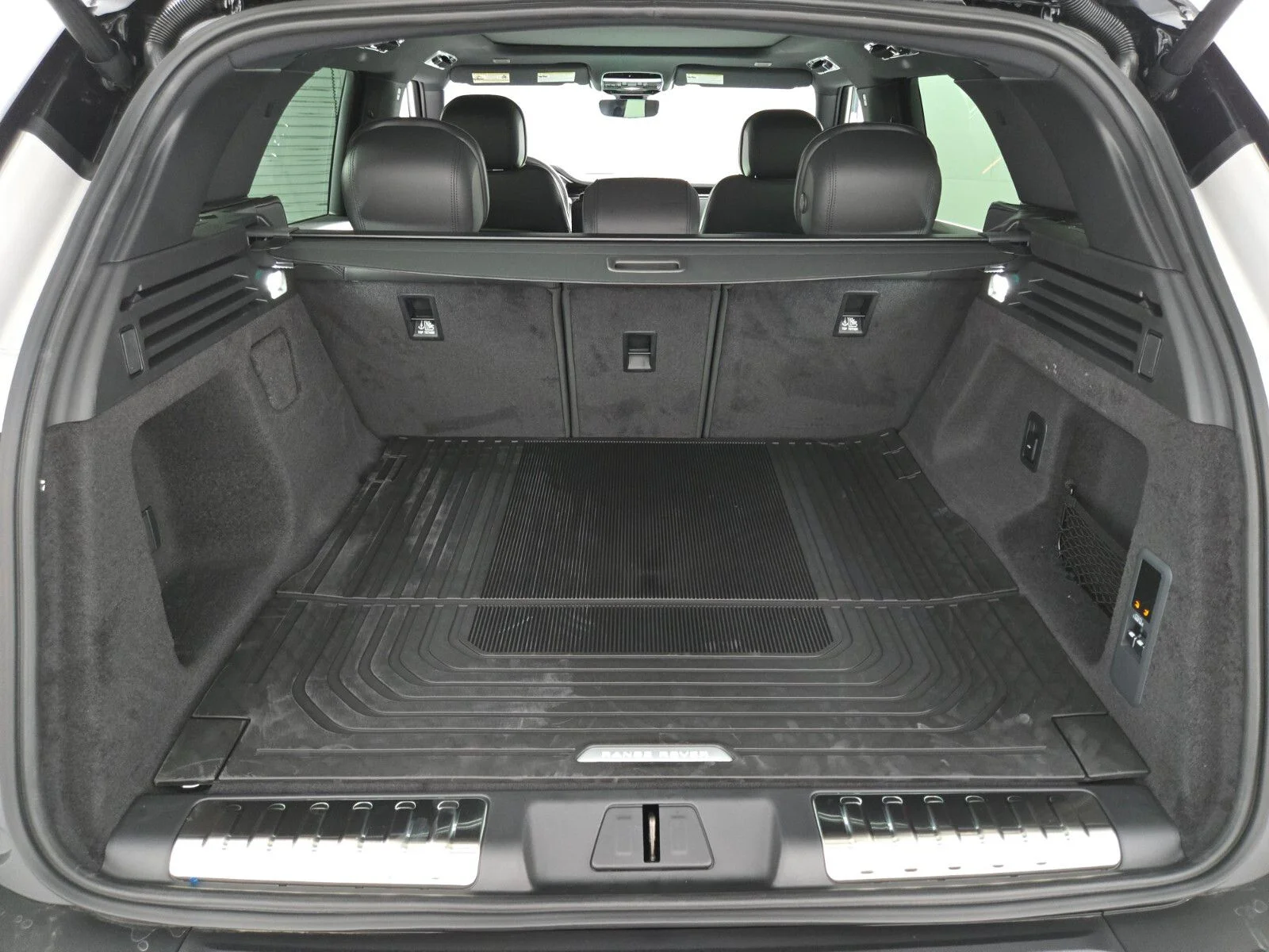 New 2026 Borasco Grey Land Rover Dynamic SE image 15