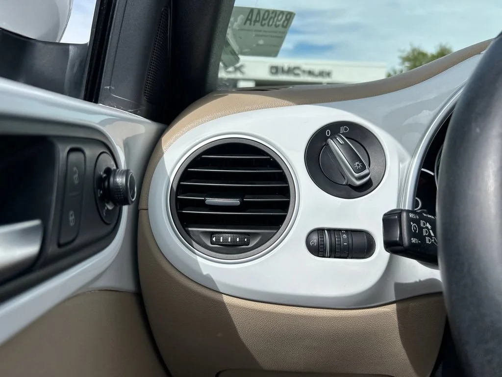 2019 Volkswagen Beetle S - Photo 19