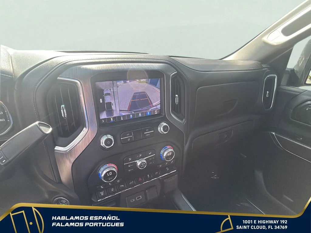 Used 2022 White Frost Tricoat GMC Denali image 21