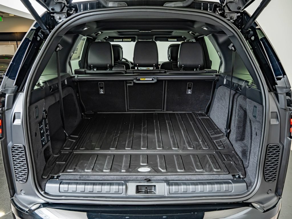 New 2026 Santorini Black Land Rover Dynamic SE image 36