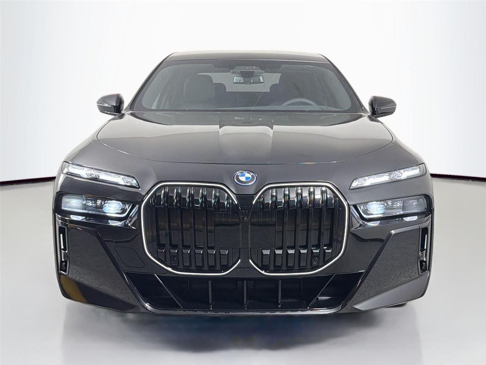 New 2026 Black Sapphire Metallic BMW xDrive60 image 3