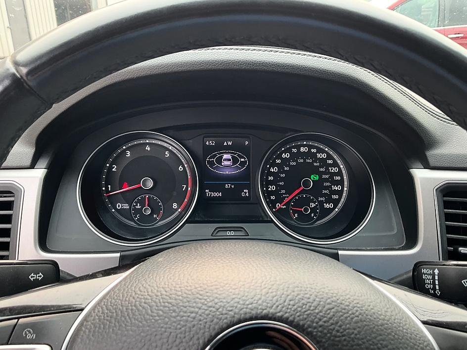 Used 2019 White Volkswagen 2.0T SE image 19