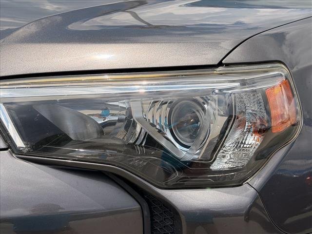Used 2018 Magnetic Gray Metallic Toyota SR5 image 9