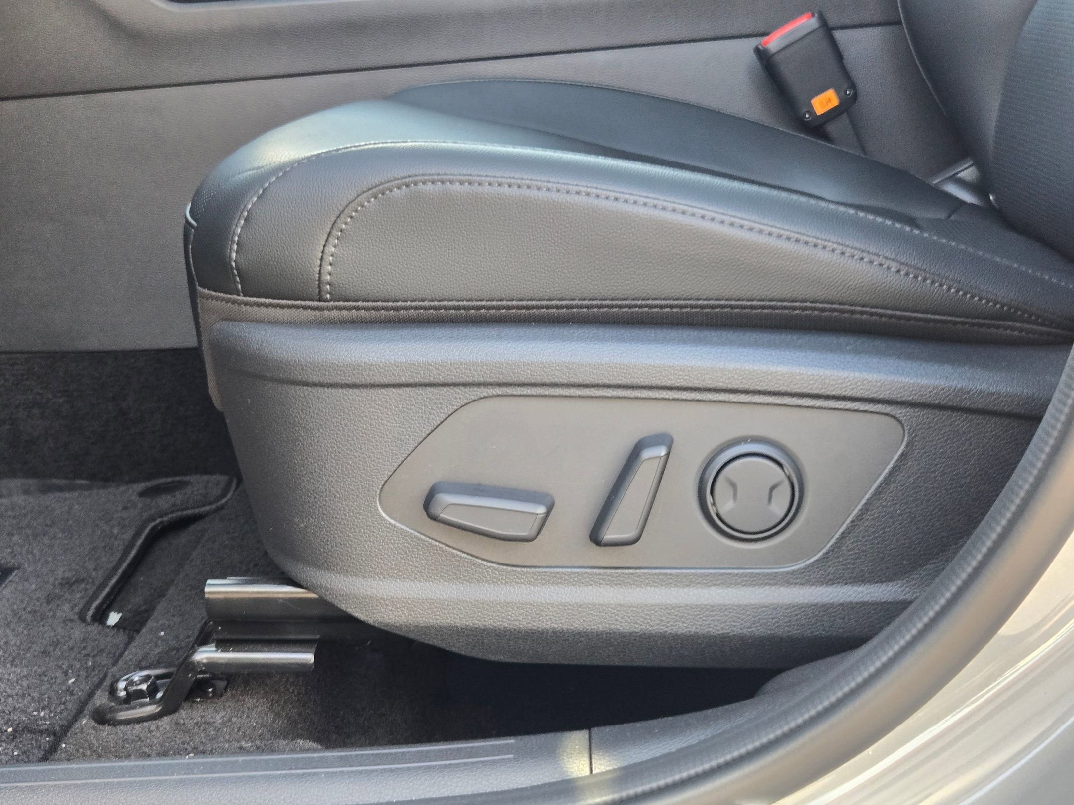New 2026 Wolf Gray Kia EX image 22