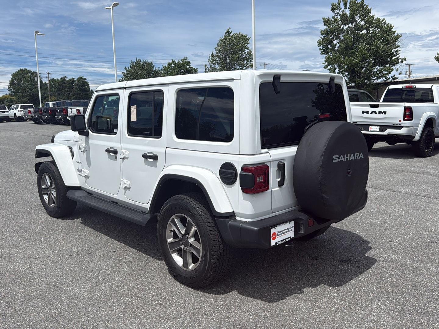Used 2022  Jeep Sahara image 6