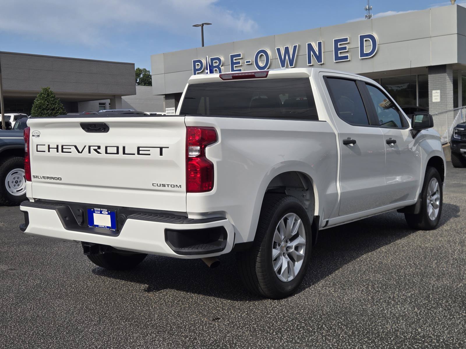 Used 2025 Summit White Chevrolet Custom image 7