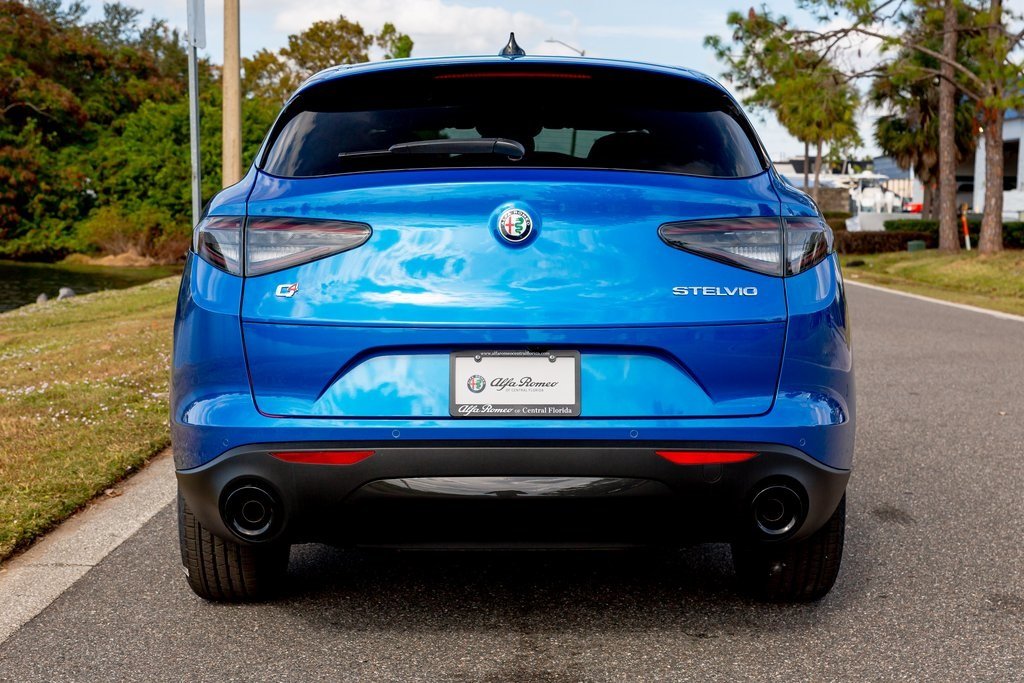 2025 Alfa Romeo Stelvio Sprint Base photo 2