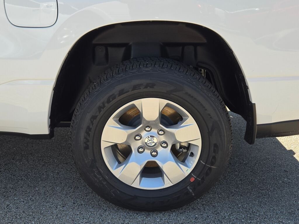 New 2026 Bright White Clear-Coat Exterior Paint RAM Big Horn/Lone Star image 15