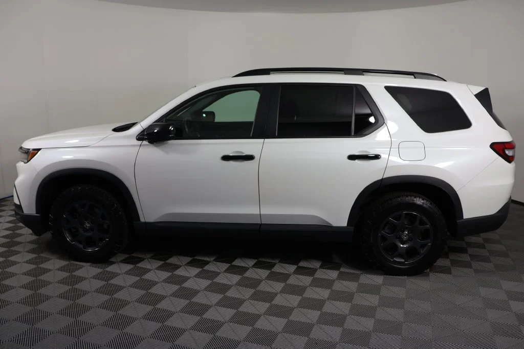 Used 2025 White Honda TrailSport image 5