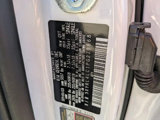Used 2023 White Kia S image 35
